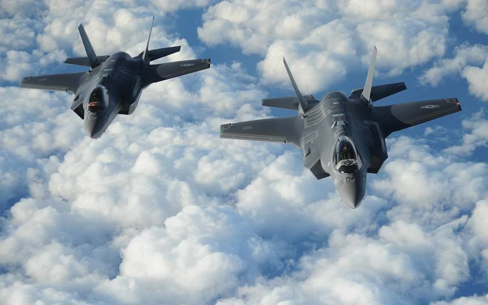 «Τελείως άχρηστο;»: Πώς το F-35 κατέληξε να μην μπορεί να πετάξει για πολύ ώρα σε υψηλές ταχύτητες